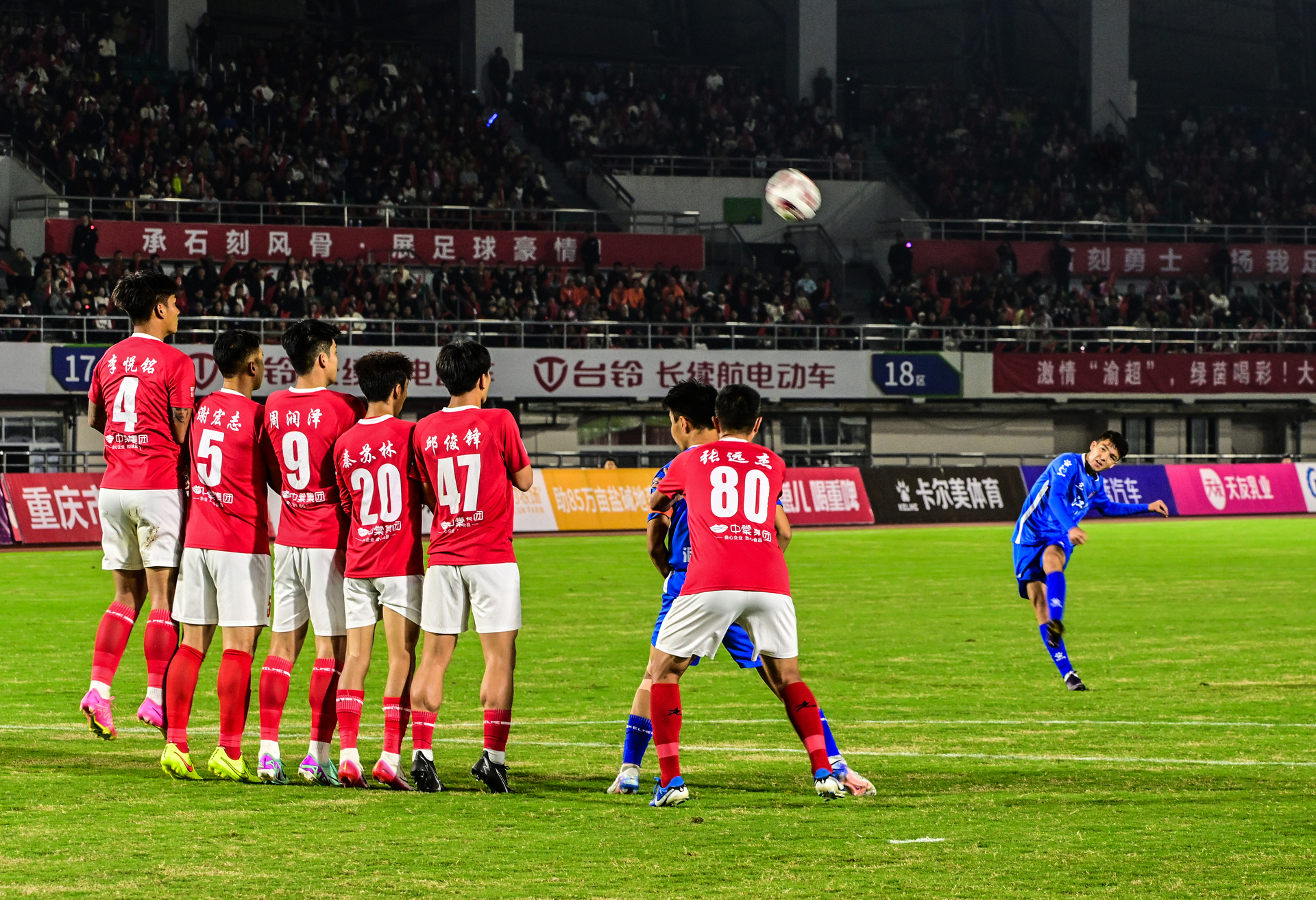 多米app下载 -关键时刻法甲焦点战，武汉三镇官宣签约，赛场秩序良好，年轻球员得到机会(封一寒为什么杀三个流氓)