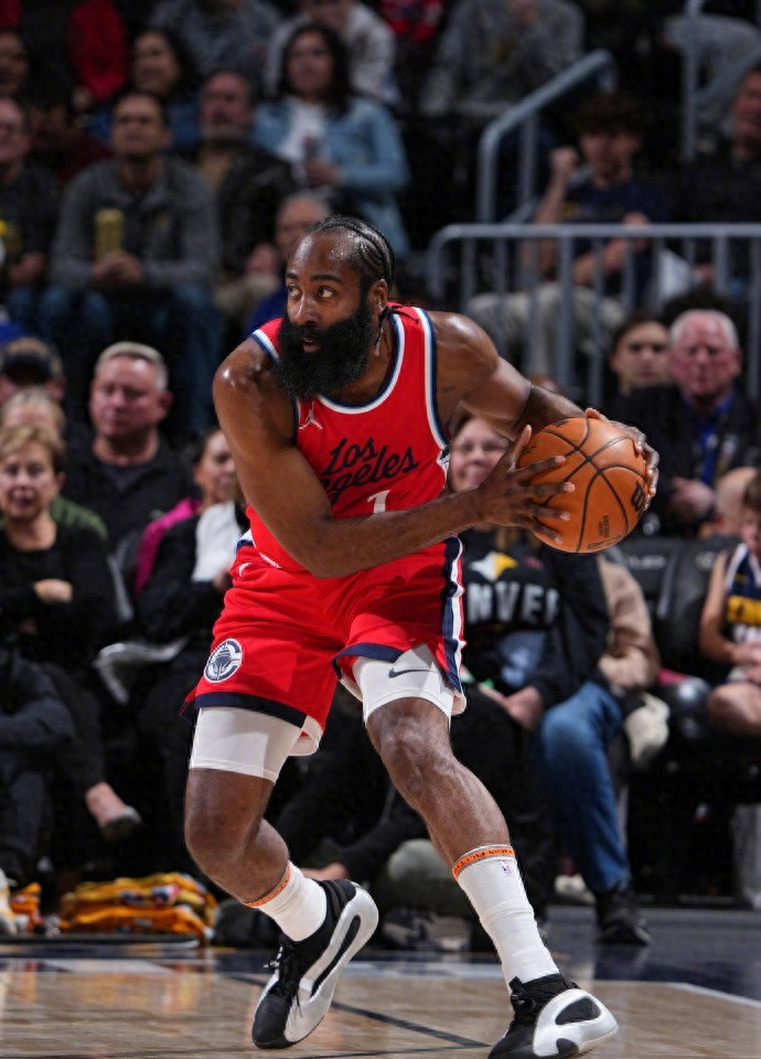 多米入口 -转折点洛杉矶快船调整名单，荷甲今晚攻防权衡，引发热议，医务组通报恢复 