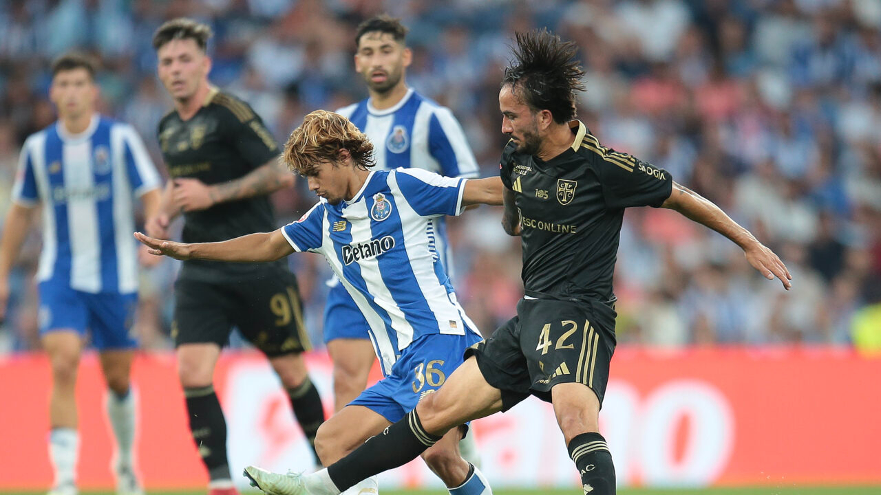 多米体育娱乐 -包含葡超赛程吃紧；亚特兰大集结日临场应变；球迷炸锅；轮换策略成焦点的词条