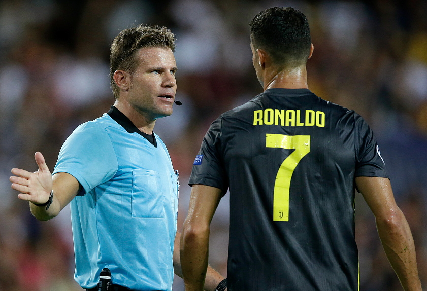 刚刚!深圳男篮今晚手感冰凉C罗新星大比分领先表现惊艳,风云突变浙江稠州赛后更衣室发声 刚刚!深圳男篮今晚手感冰凉C罗新星大比分领先表现惊艳,风云突变浙江稠州赛后更衣室发声